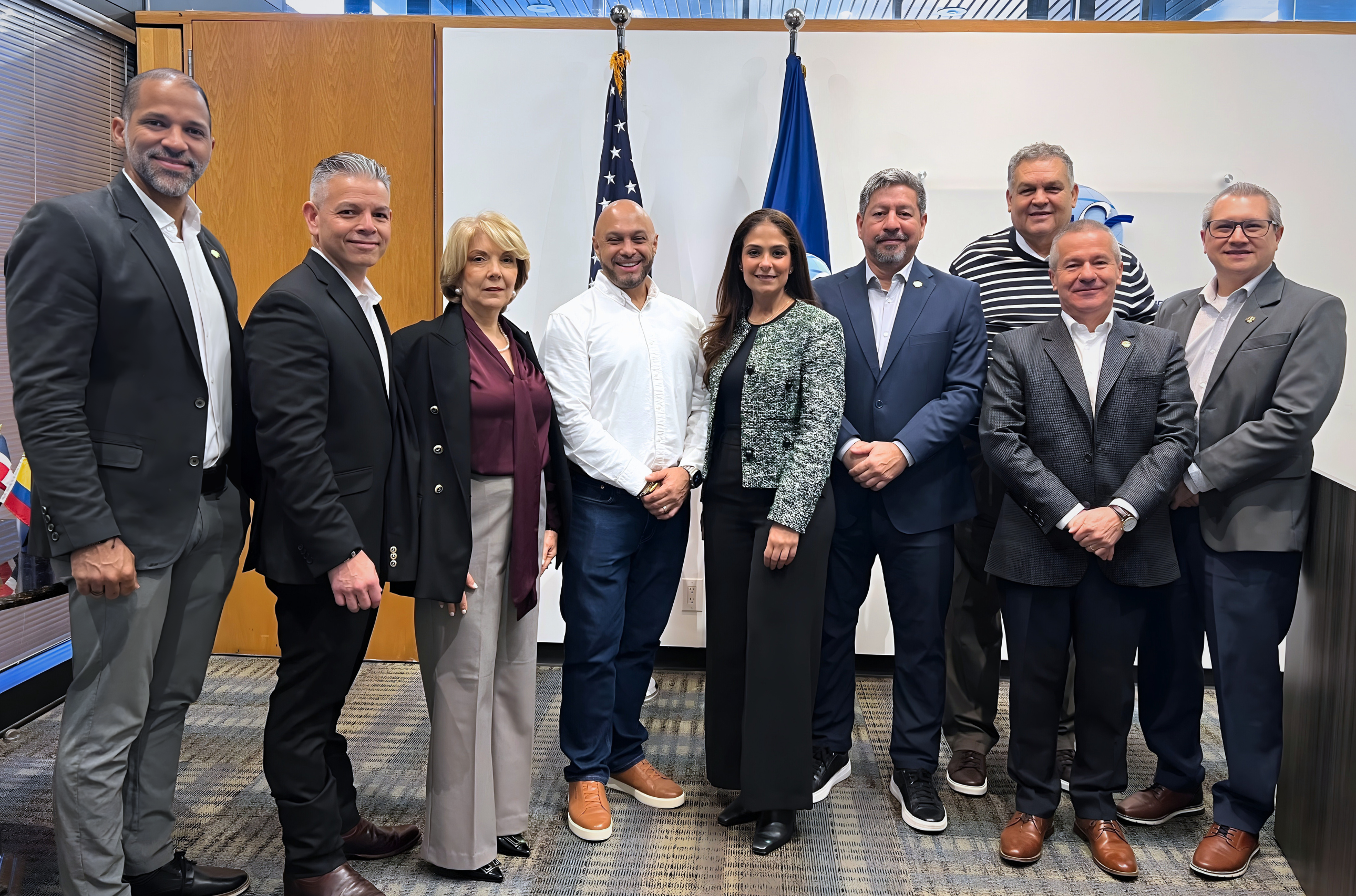 From left to right: Omar Castellanos, Erik Moncayo, Giomar González, Oscar Andrade, Suzanne Lemaitre, Fabricio Muñoz, Jorge Wellmann, Luis Bernardo Benjumea, and Luis Renella.